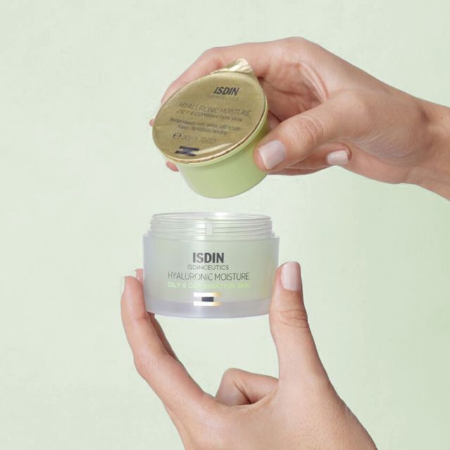 Reduce, reuse, refill! ♻️

Restock @isdin's Hyaluronic Moisture consciously with its Eco-Refill, designed to help reduce the product’s environmental impact.

"Although we still have a ways to go, currently, 31% of our products sold globally have eco-designed packaging." 👏 #BellaVia #BellaViaMedicalSpa #MedicalSpa #CraigColvilleMD #JohnZavellMD #NabeelAliKhanMD #ToledoOhio #Skincare #Bodycare